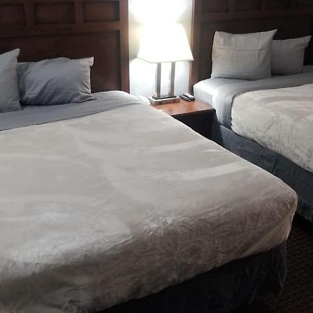 Hotel 2 Queen Beds Hotel Room 220 Booking Stillwater Buitenkant foto