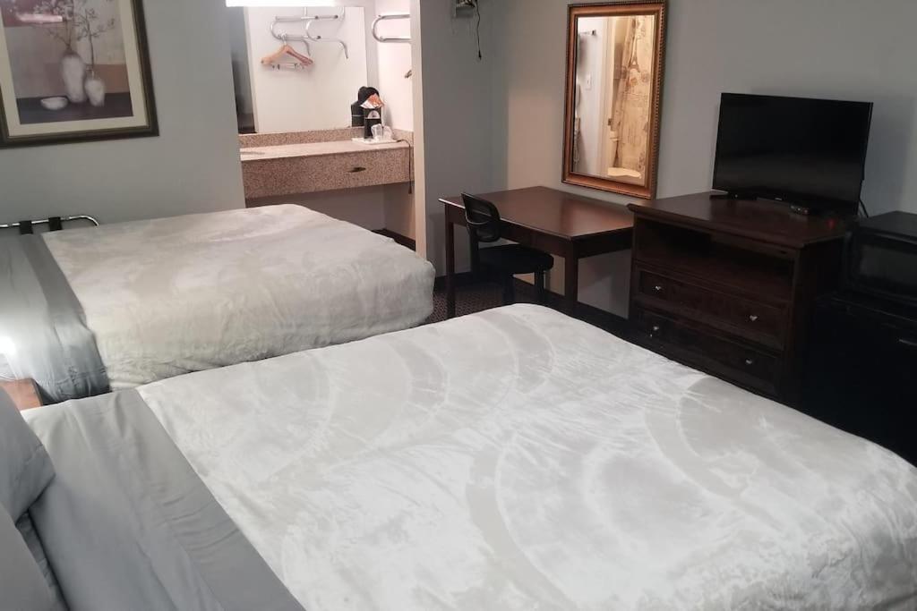 Hotel 2 Queen Beds Hotel Room 220 Booking Stillwater Buitenkant foto