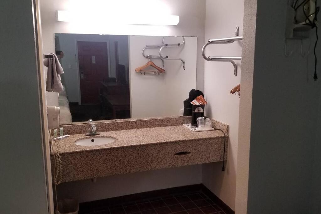 Hotel 2 Queen Beds Hotel Room 220 Booking Stillwater Buitenkant foto